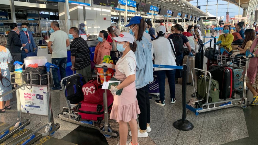 Gần 240 công dân Việt Nam từ Malaysia về nước an toàn